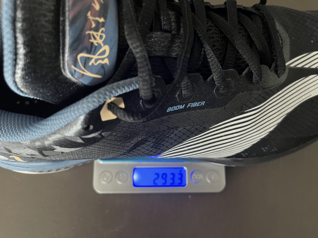 li-ning mirage pro - on the scale